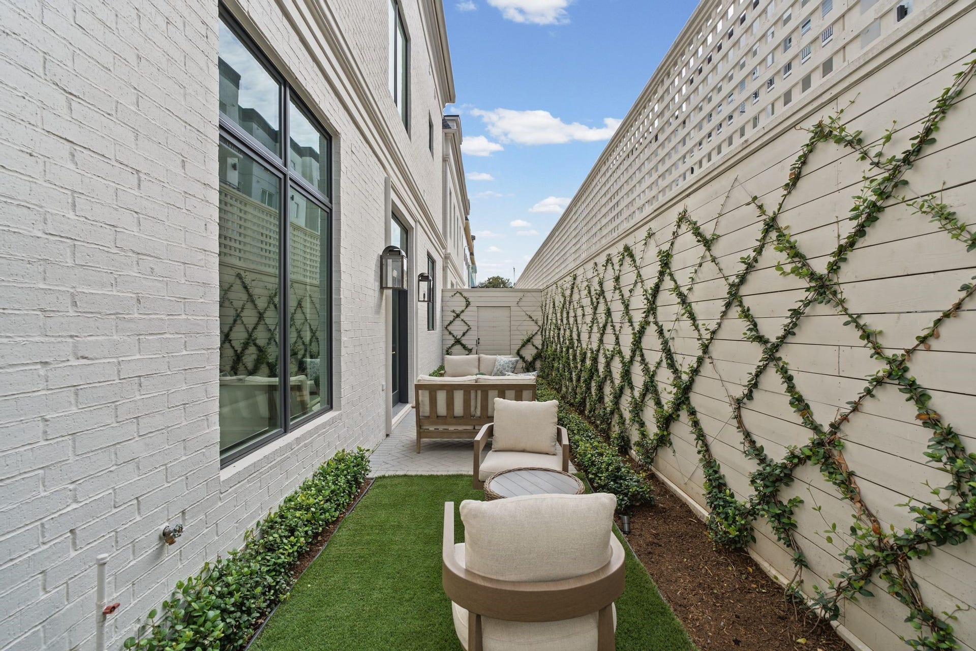 25 Wentworth Gate Path, Houston, TX 77027 25 Wentworth Gate Path, Houston, TX 77027
