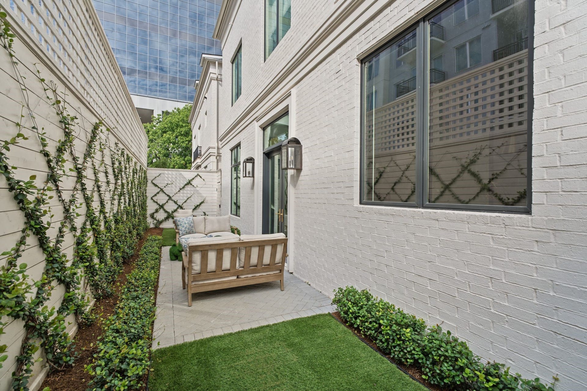 25 Wentworth Gate Path, Houston, TX 77027 25 Wentworth Gate Path, Houston, TX 77027