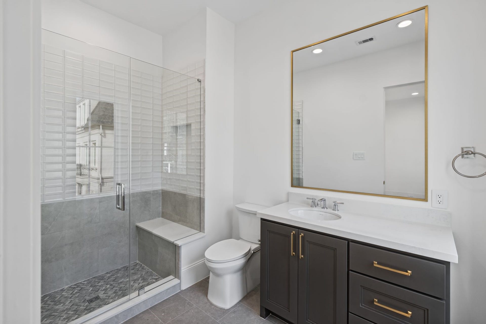 25 Wentworth Gate Path, Houston, TX 77027 25 Wentworth Gate Path, Houston, TX 77027
