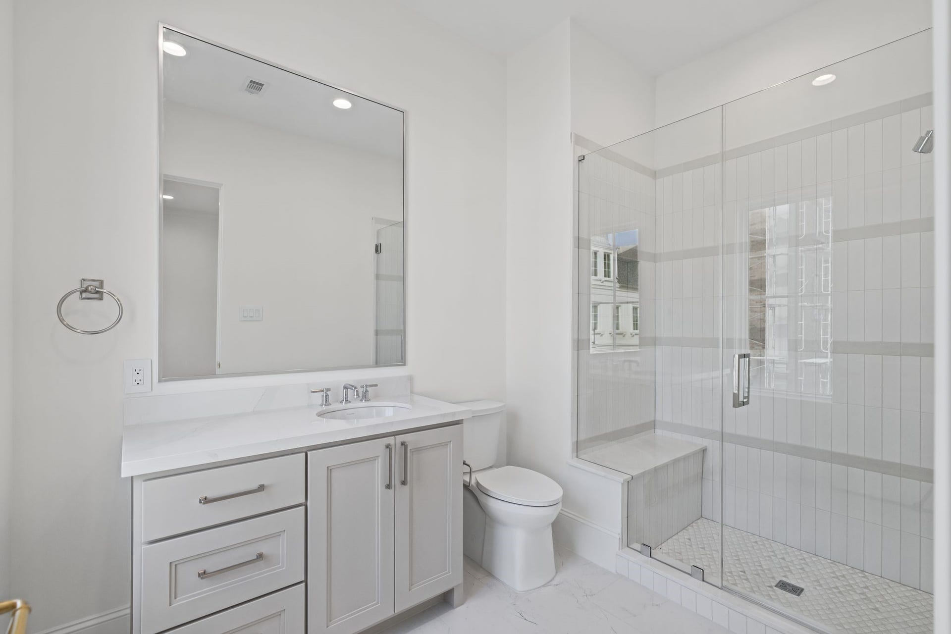25 Wentworth Gate Path, Houston, TX 77027 25 Wentworth Gate Path, Houston, TX 77027