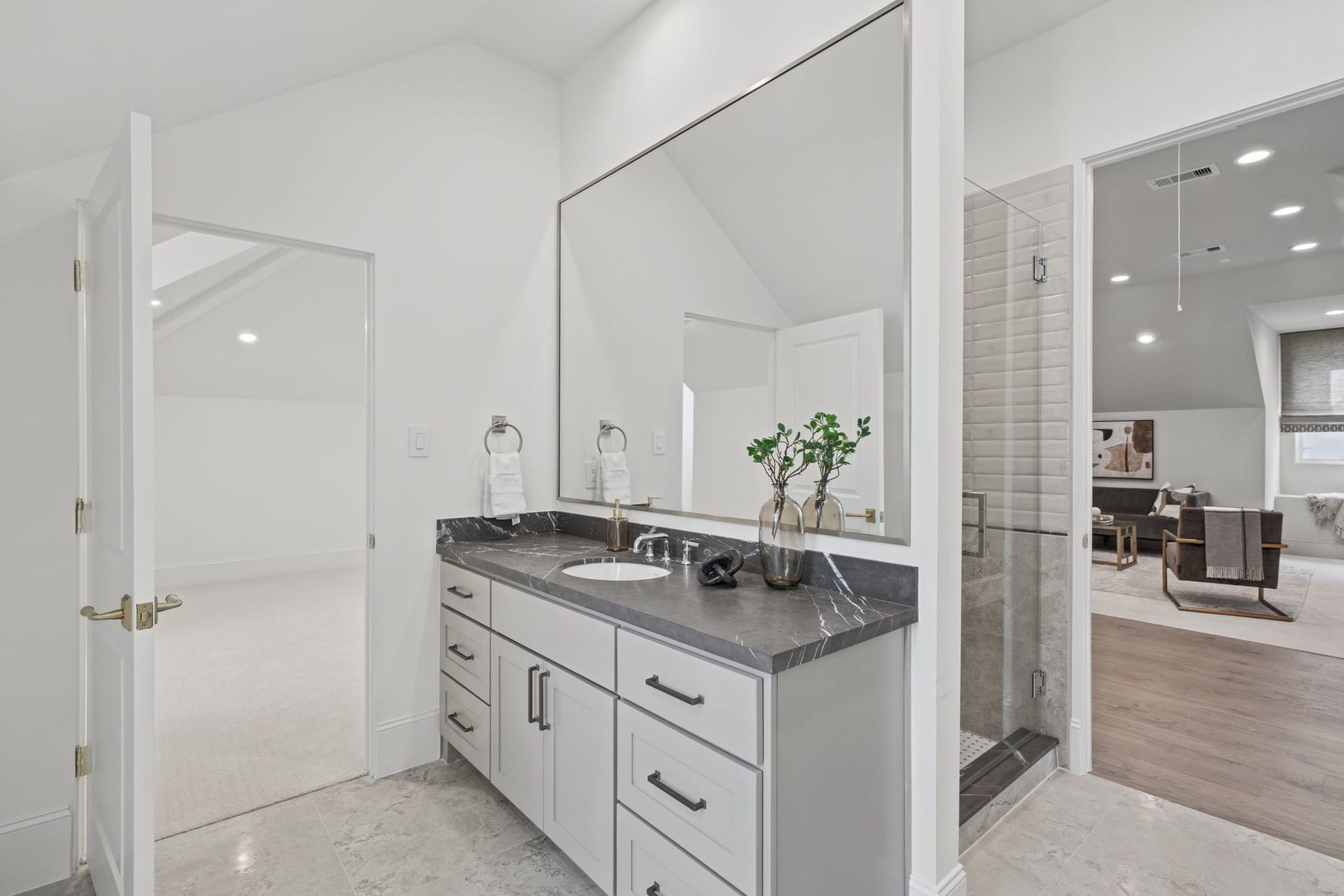 25 Wentworth Gate Path, Houston, TX 77027 25 Wentworth Gate Path, Houston, TX 77027