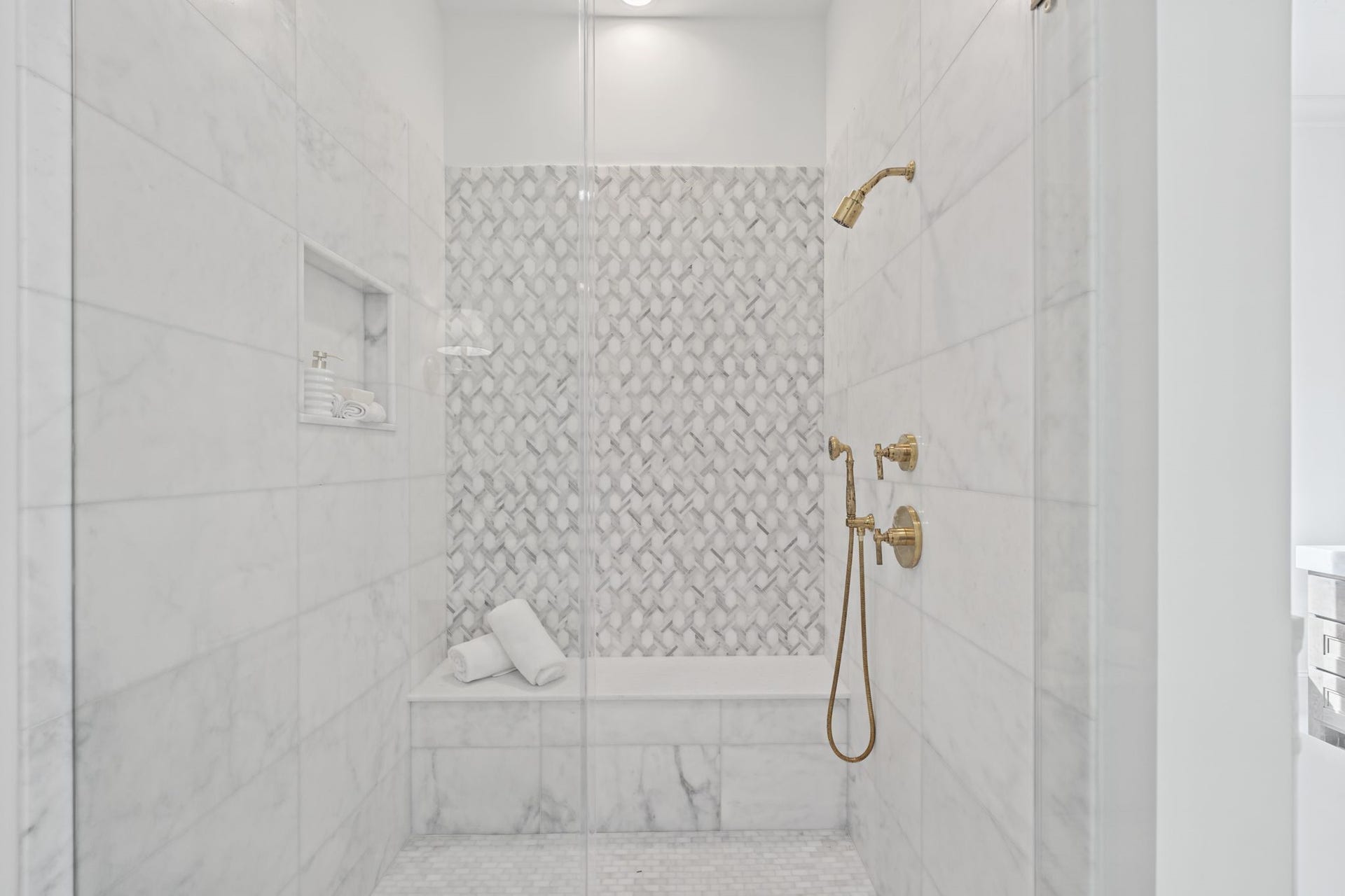 25 Wentworth Gate Path, Houston, TX 77027 25 Wentworth Gate Path, Houston, TX 77027