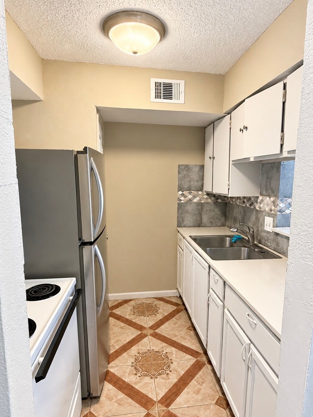 600 S Allen Genoa Road, #A3, South Houston, TX 77587 Kitchen