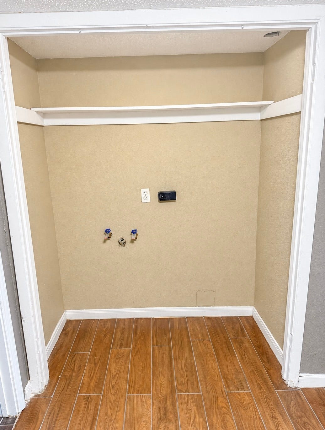 600 S Allen Genoa Road, #A3, South Houston, TX 77587 laundry area upstairs