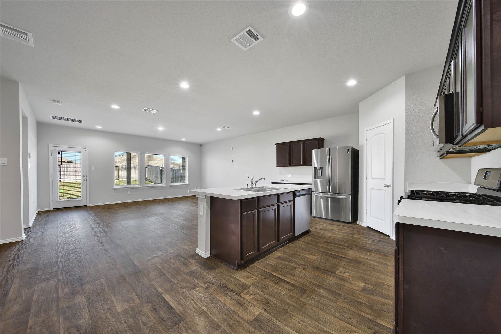 21323 Pine Mill Drive, New Caney, TX 77357 21323 Pine Mill Drive, New Caney, TX 77357