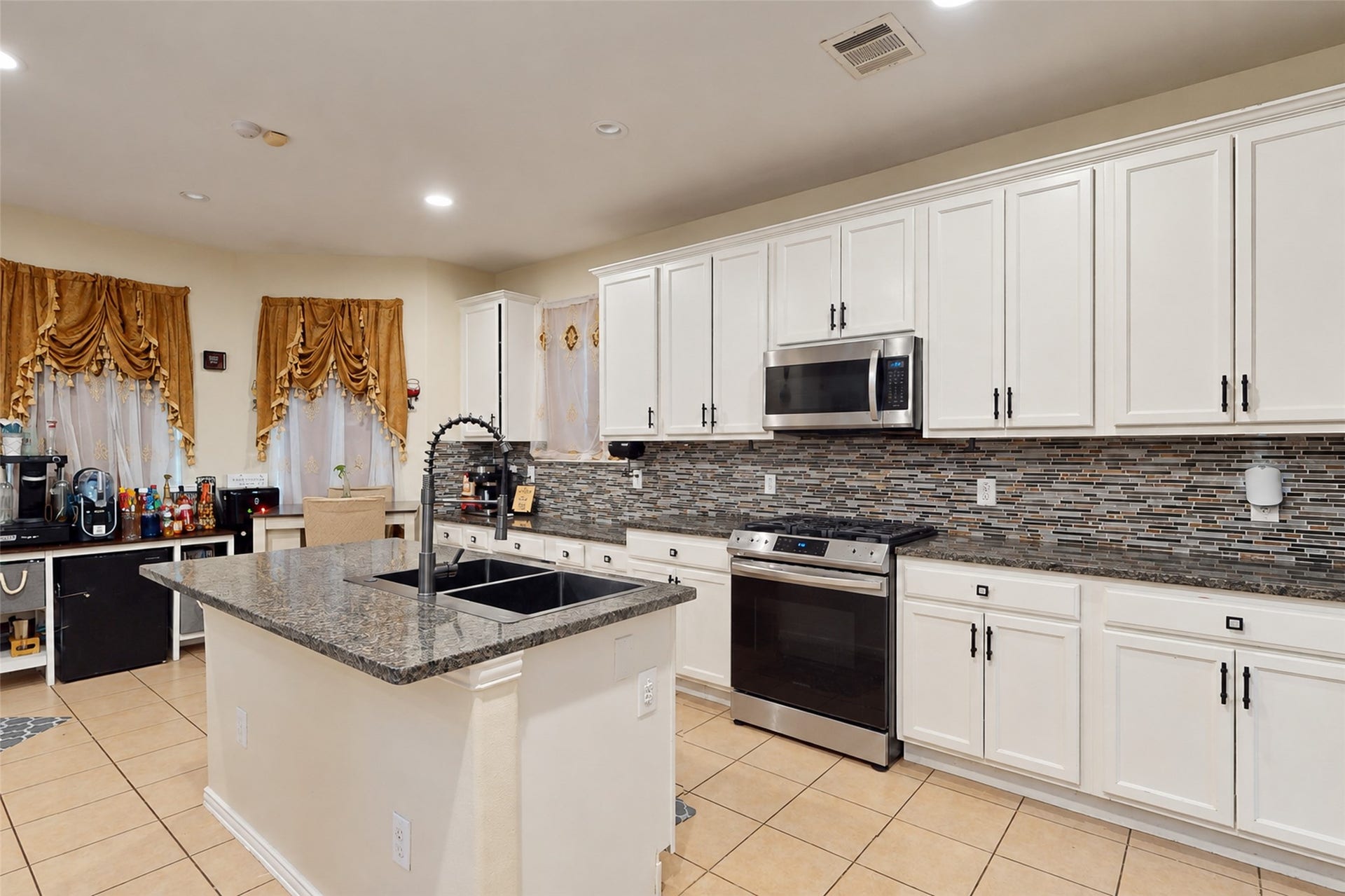 2207 Longspur Lane, League City, TX 77573 2207 Longspur Lane, League City, TX 77573