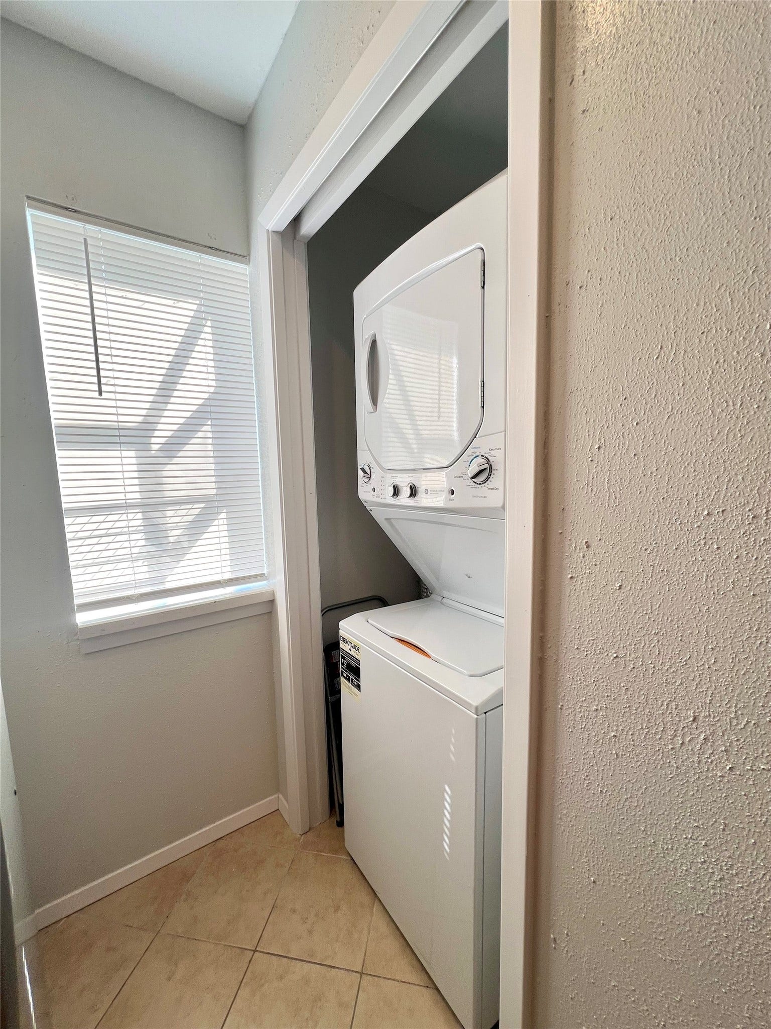 18800 Egret Bay Boulevard, #1201, Webster, TX 77058 Stackable washer
