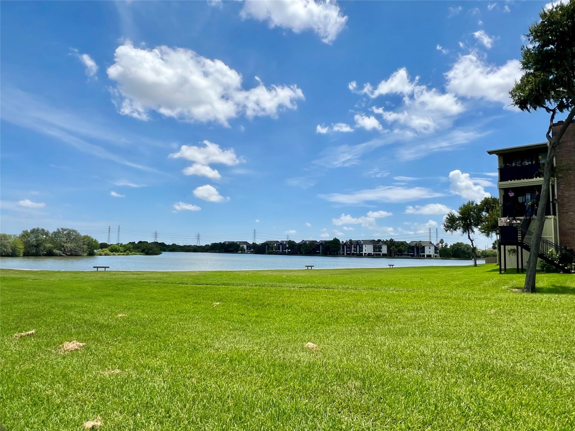 18800 Egret Bay Boulevard, #1201, Webster, TX 77058 Picnic area.