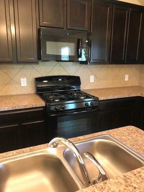 527 Wellshire Drive, West Columbia, TX 77486 527 Wellshire Drive, West Columbia, TX 77486