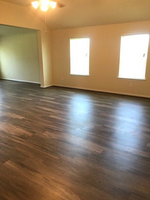 527 Wellshire Drive, West Columbia, TX 77486 527 Wellshire Drive, West Columbia, TX 77486