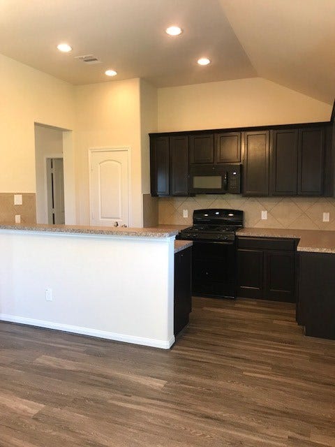 527 Wellshire Drive, West Columbia, TX 77486 527 Wellshire Drive, West Columbia, TX 77486