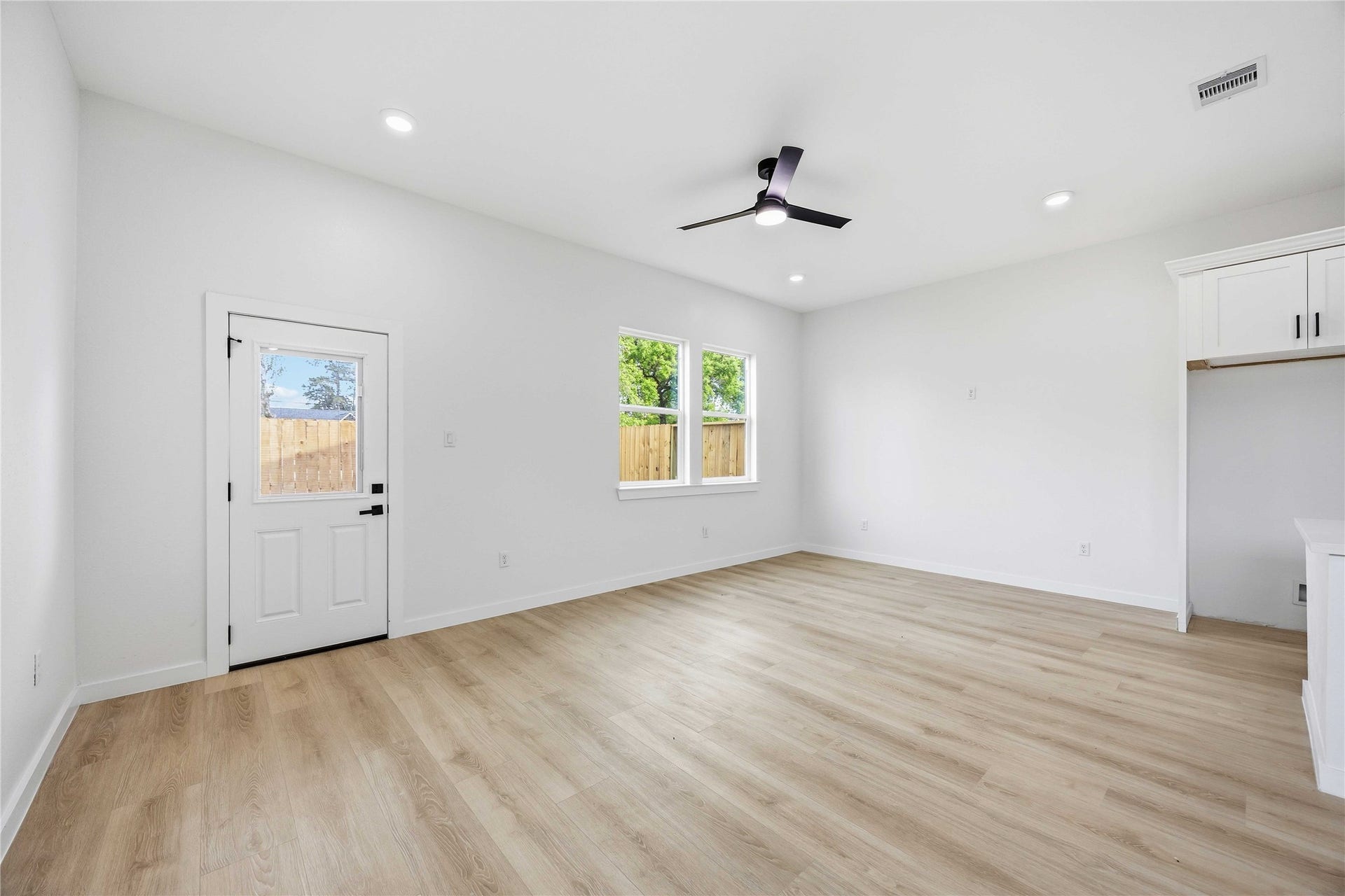 6610 Ezzard Charles Lane, #A/B, Houston, TX 77091 6610 Ezzard Charles Lane, #A/B, Houston, TX 77091