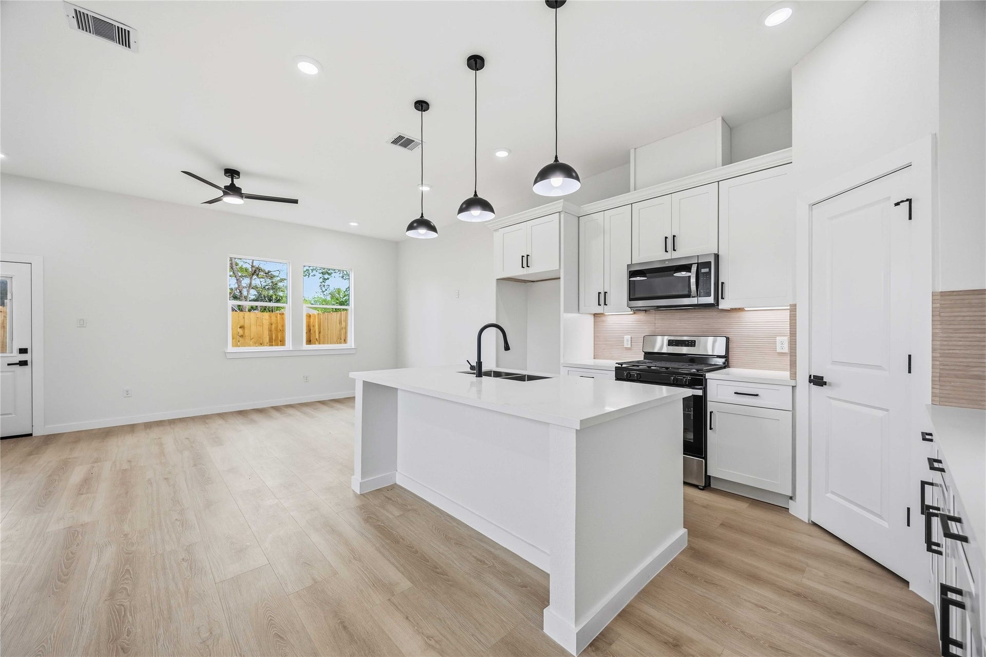6610 Ezzard Charles Lane, #A/B, Houston, TX 77091 6610 Ezzard Charles Lane, #A/B, Houston, TX 77091
