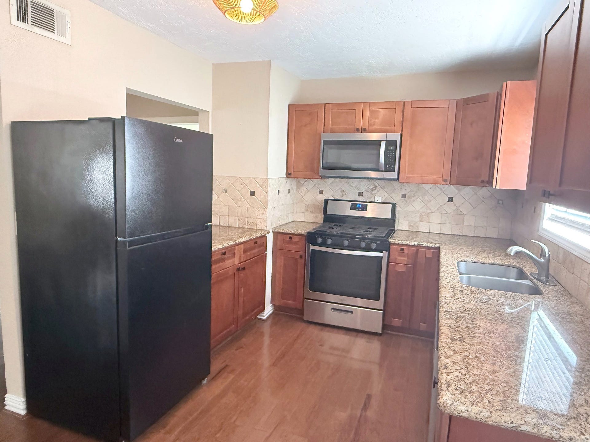 838 E 29th Street, Houston, TX 77009 838 E 29th Street, Houston, TX 77009