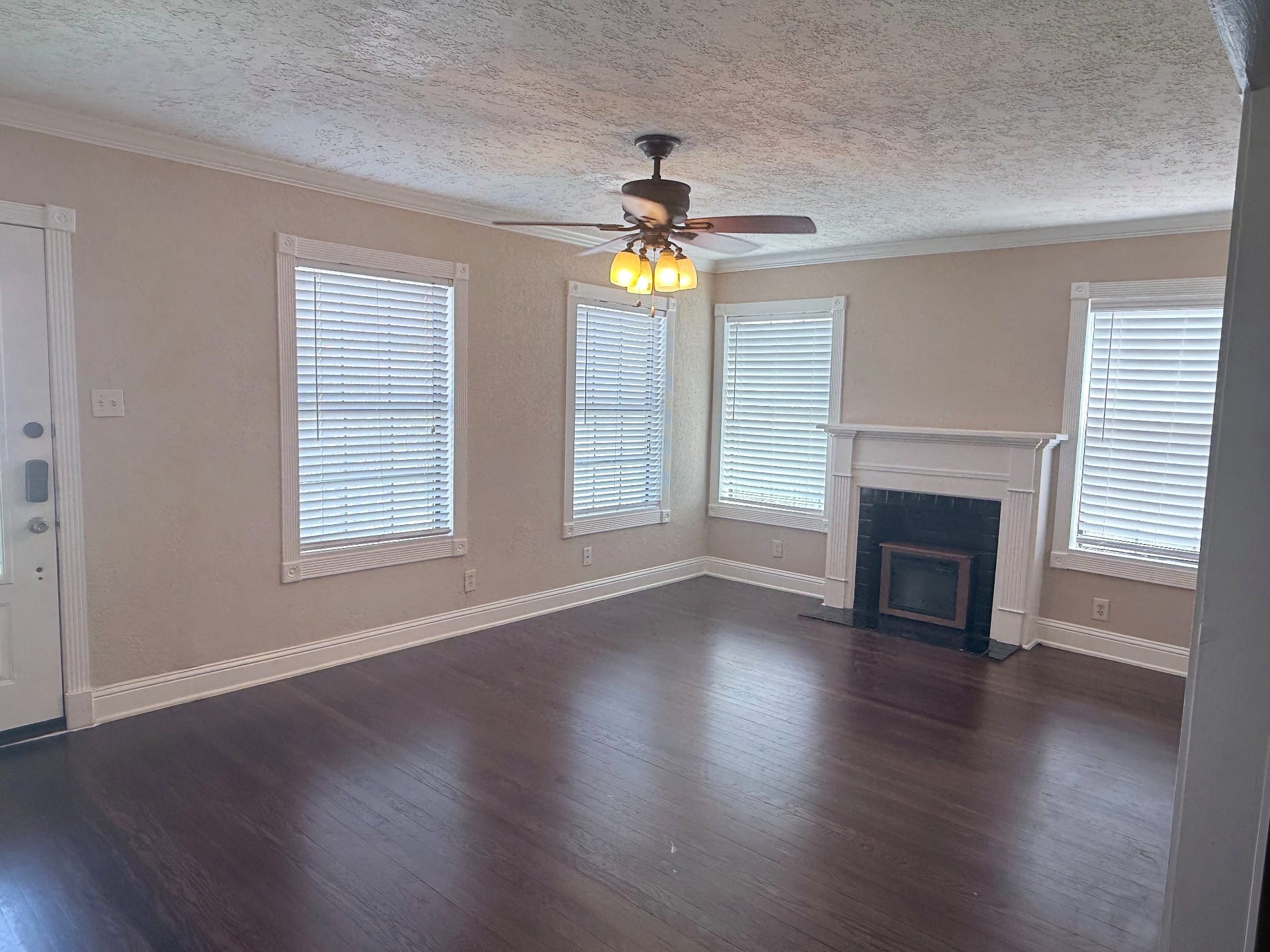 838 E 29th Street, Houston, TX 77009 838 E 29th Street, Houston, TX 77009