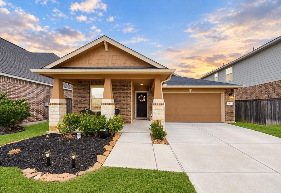Property photo for 19418 Tobiano Park Drive, Tomball, TX
