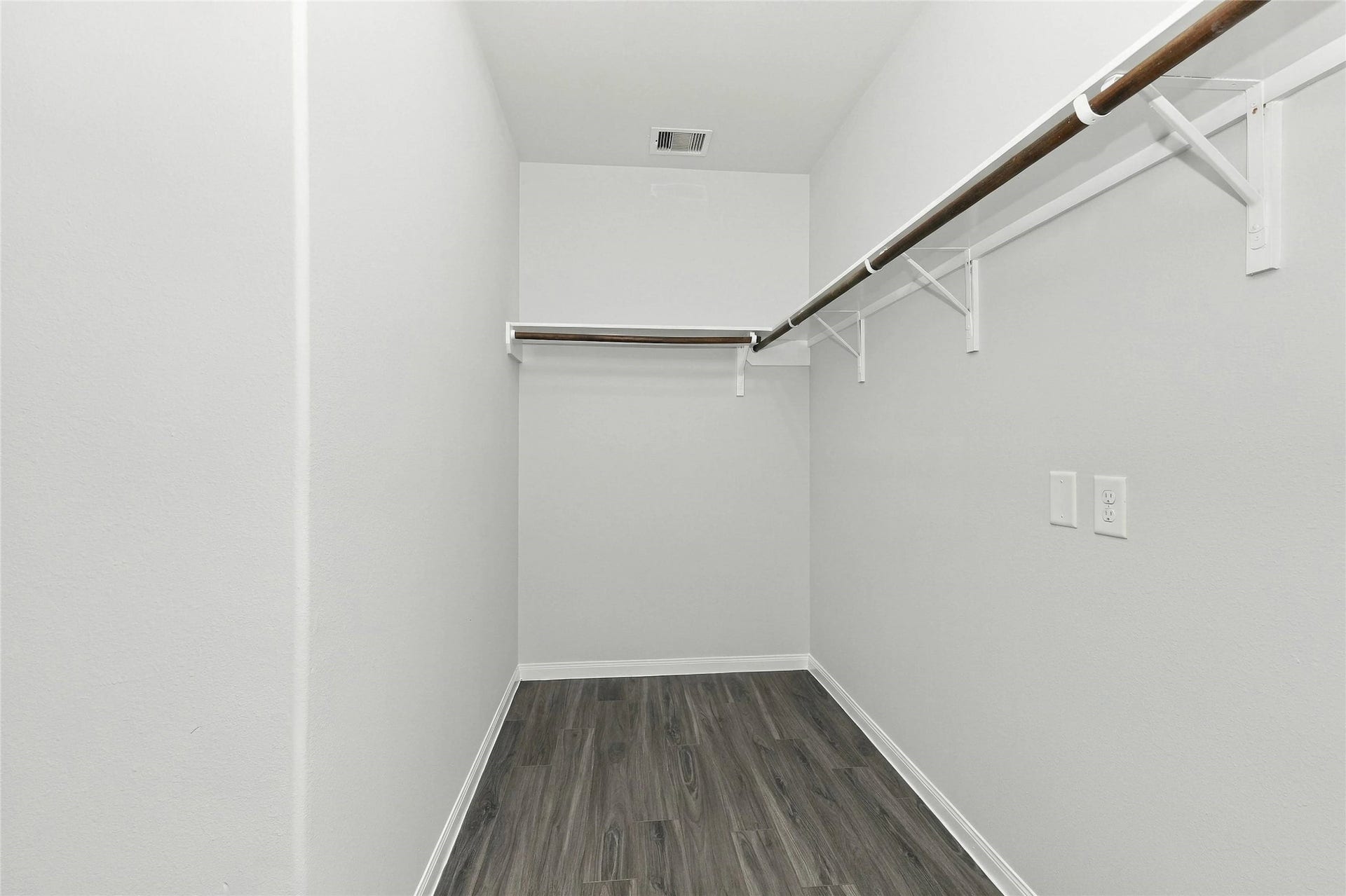 12326 Maura Lane, Houston, TX 77044 Photos may be representative of the floor plan and not the exact home. Finishes, layout, and features of the actual property for lease may vary.