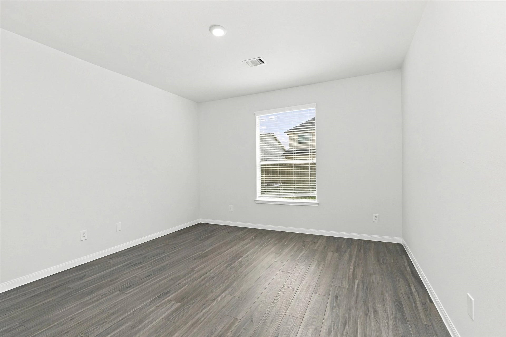 12326 Maura Lane, Houston, TX 77044 Photos may be representative of the floor plan and not the exact home. Finishes, layout, and features of the actual property for lease may vary.