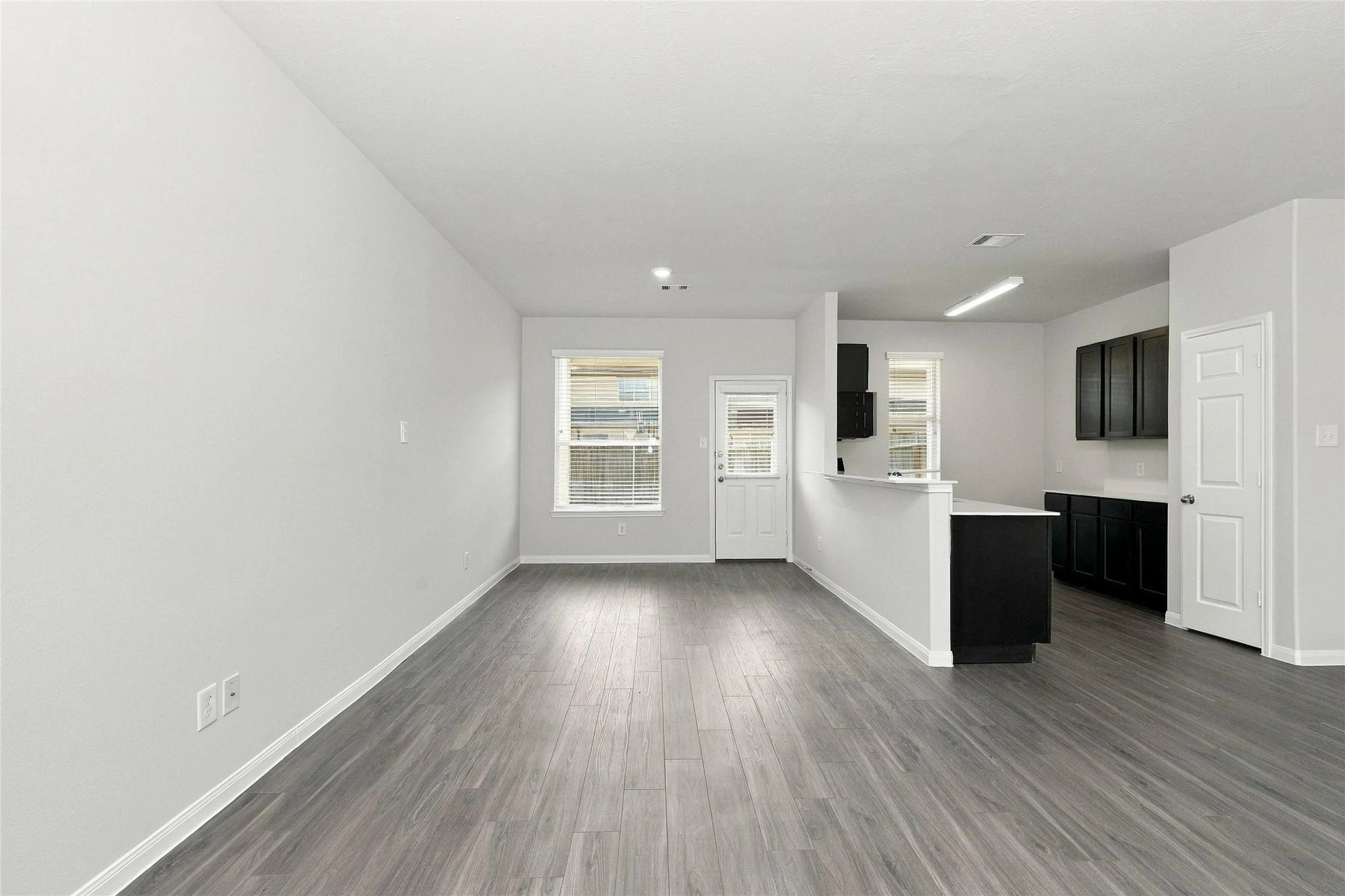 12326 Maura Lane, Houston, TX 77044 Photos may be representative of the floor plan and not the exact home. Finishes, layout, and features of the actual property for lease may vary.