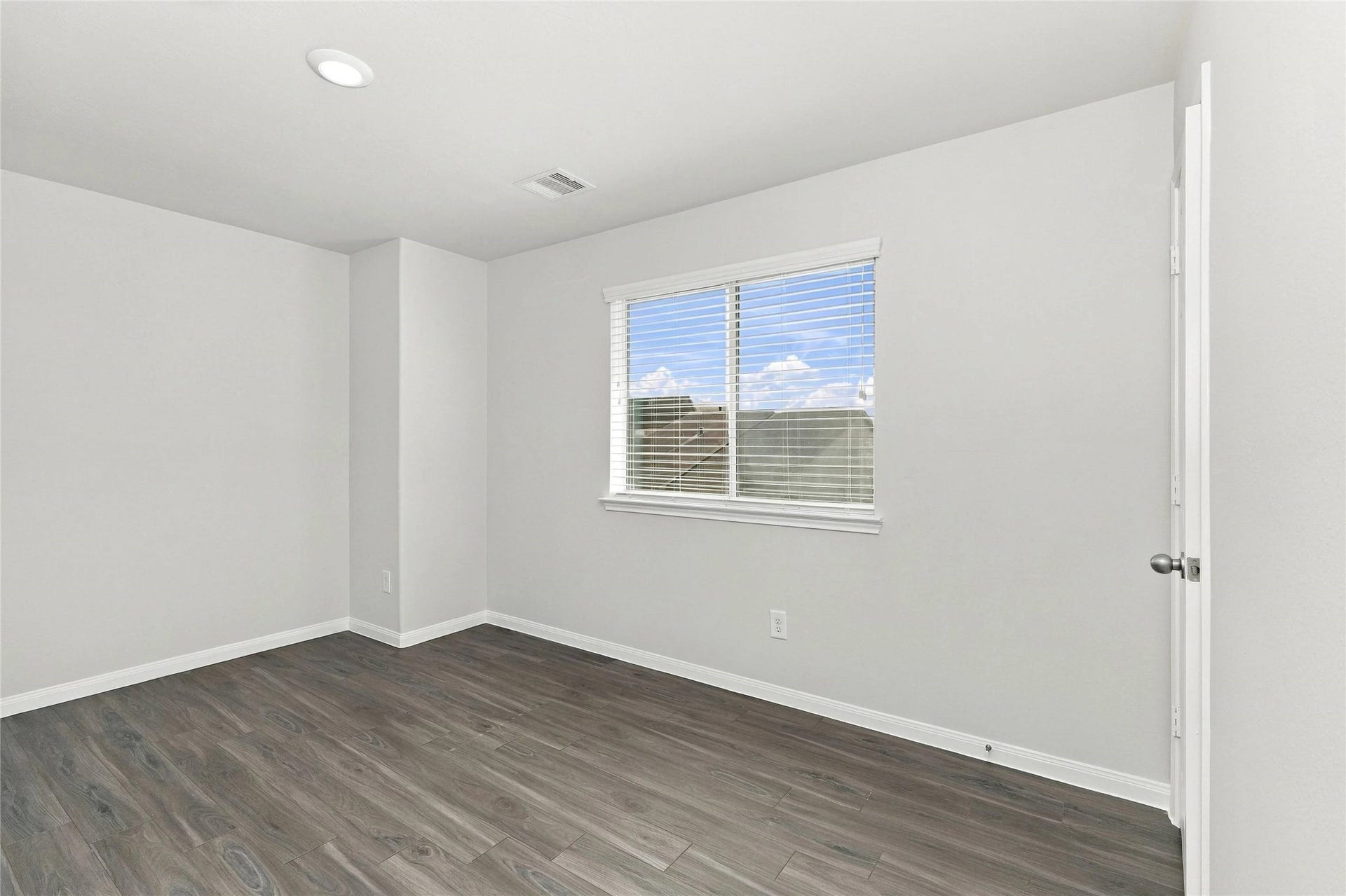 12326 Maura Lane, Houston, TX 77044 Photos may be representative of the floor plan and not the exact home. Finishes, layout, and features of the actual property for lease may vary.