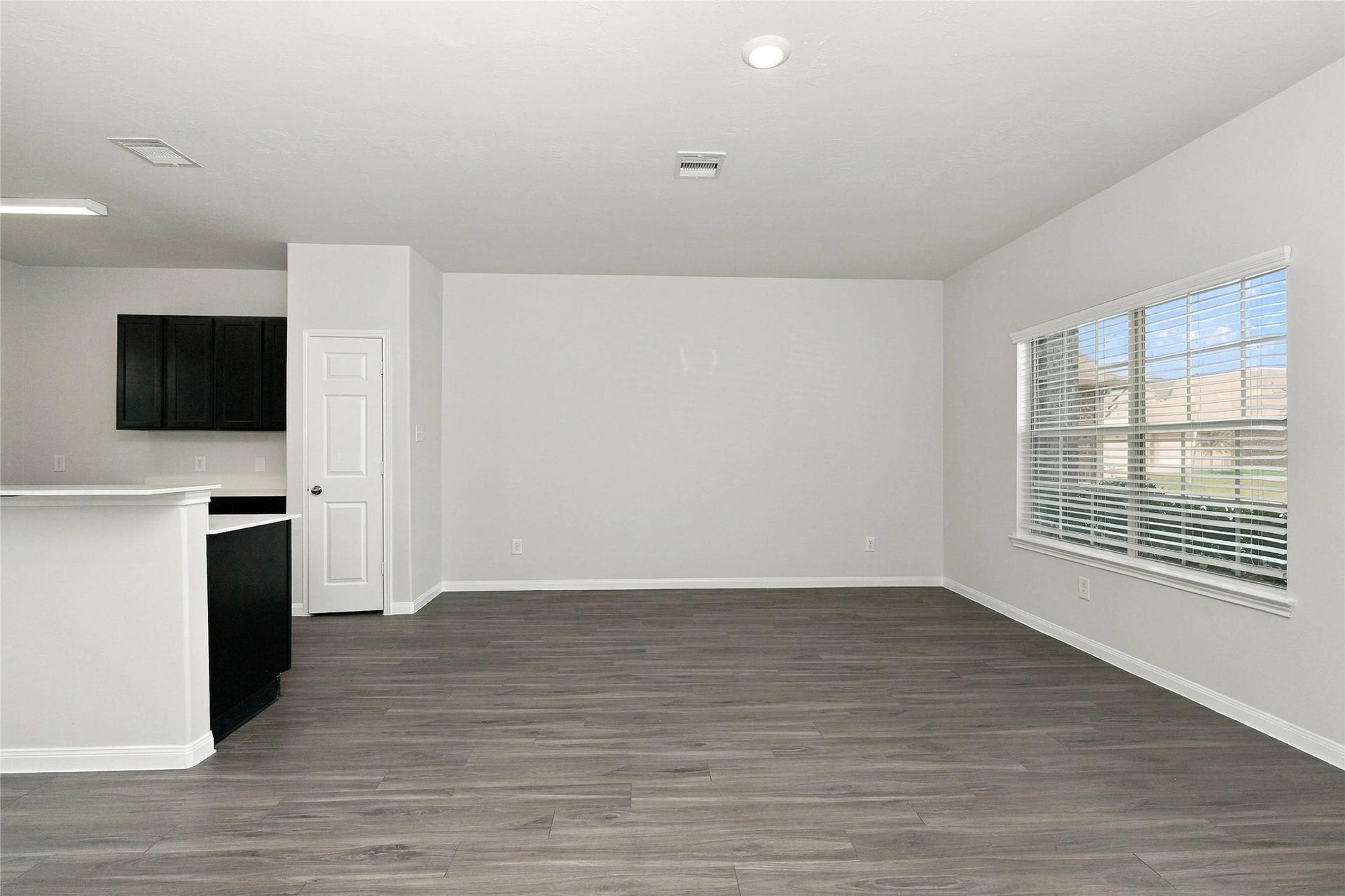12326 Maura Lane, Houston, TX 77044 Photos may be representative of the floor plan and not the exact home. Finishes, layout, and features of the actual property for lease may vary.