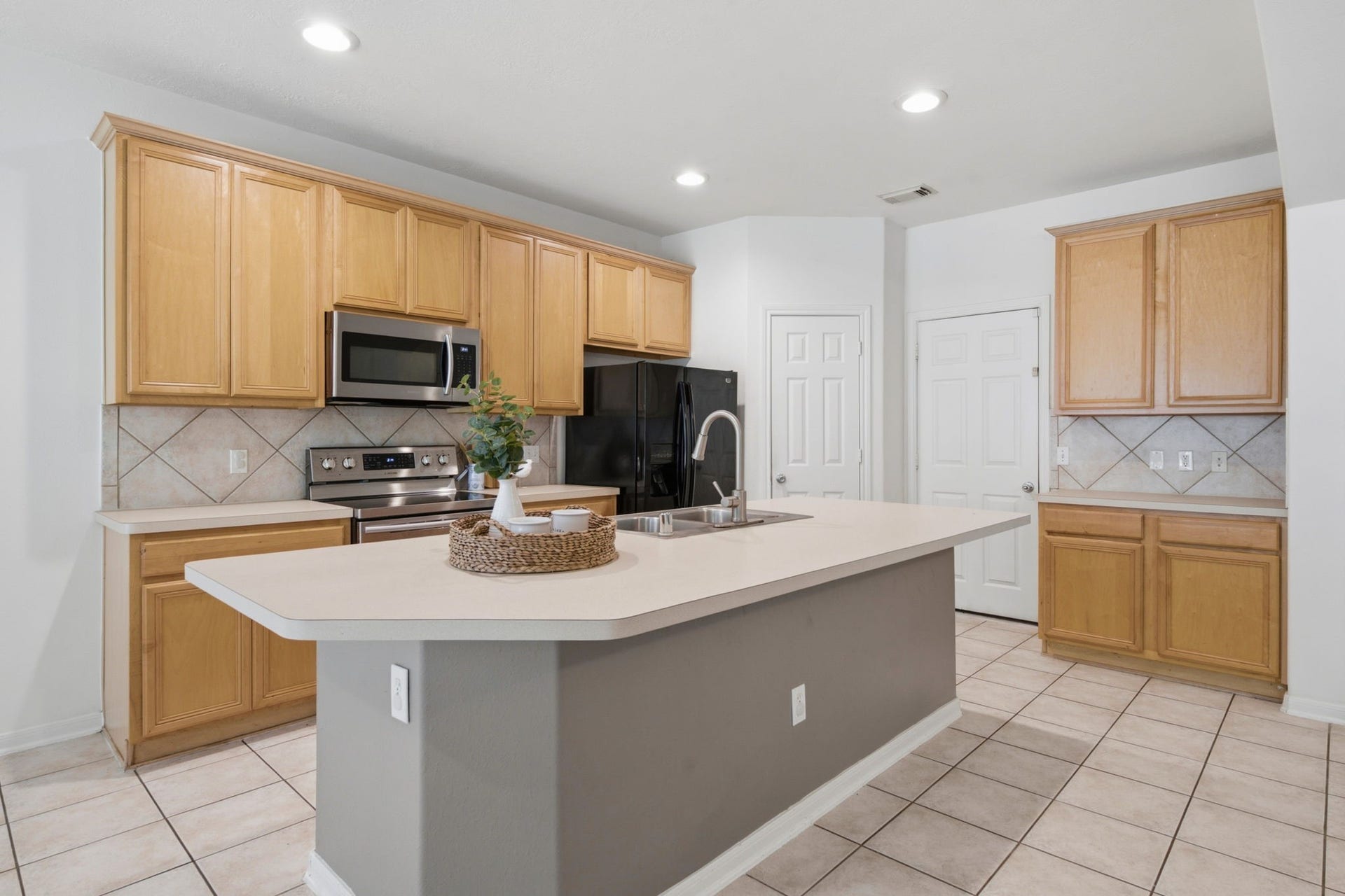 130 Ledgestone Place, The Woodlands, TX 77382