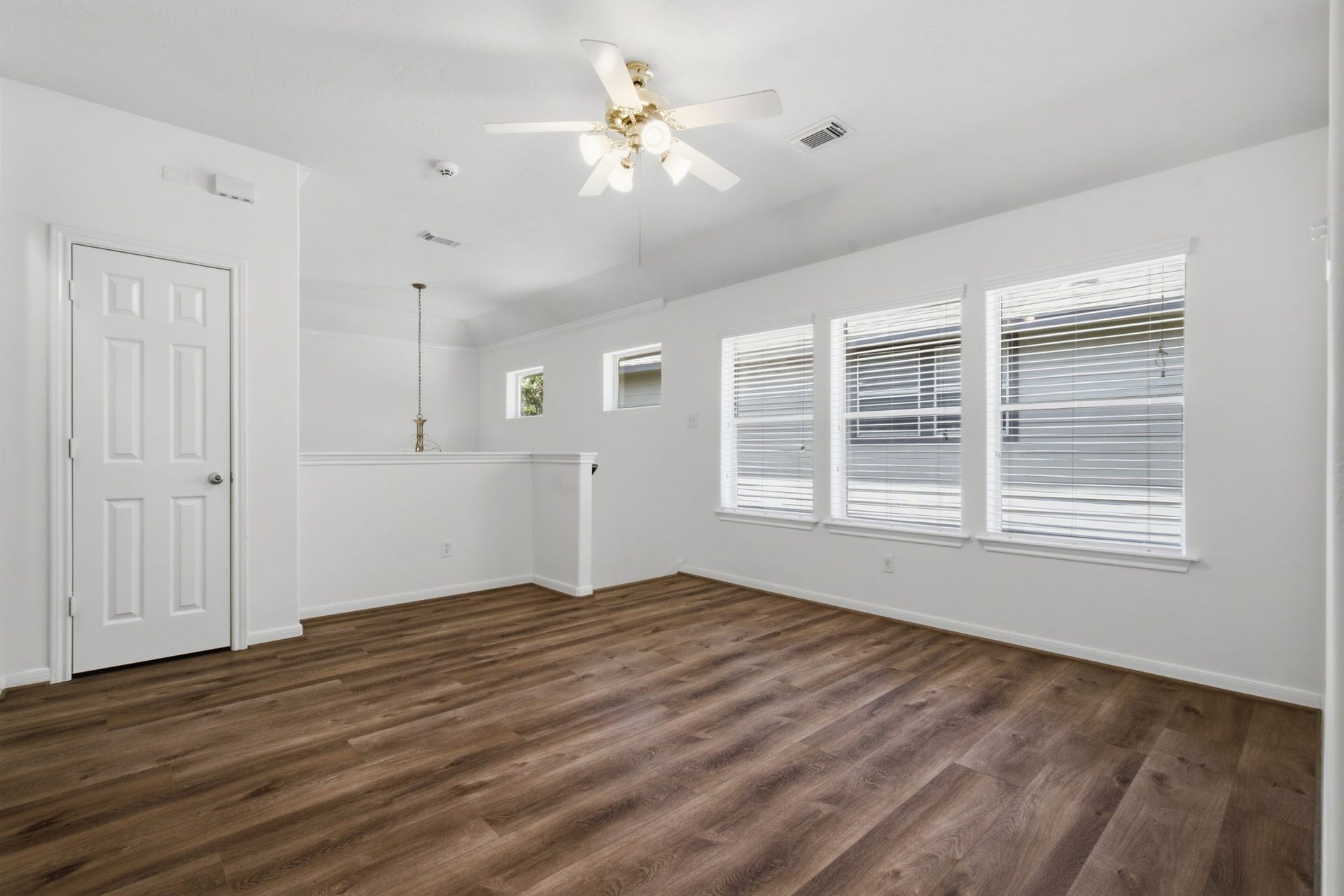 Sitting area/game room in 2nd floor