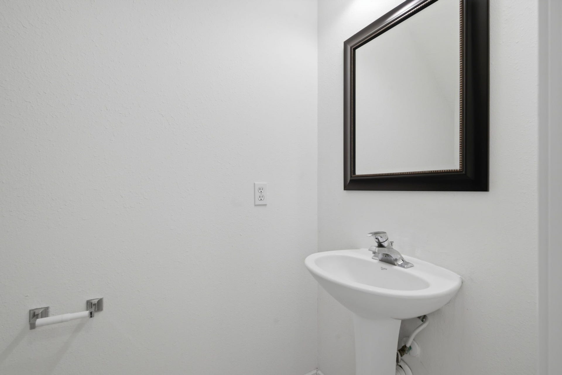 Half bathroom in first floor.