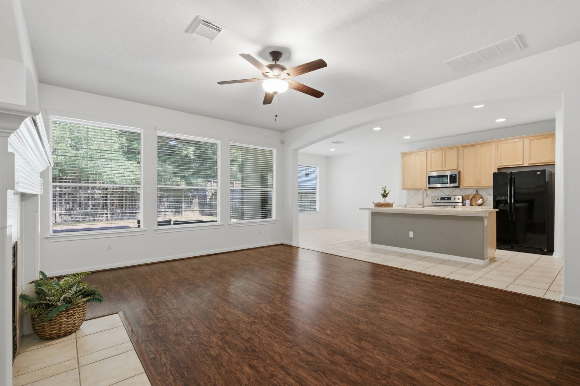 Ample and bright living room.