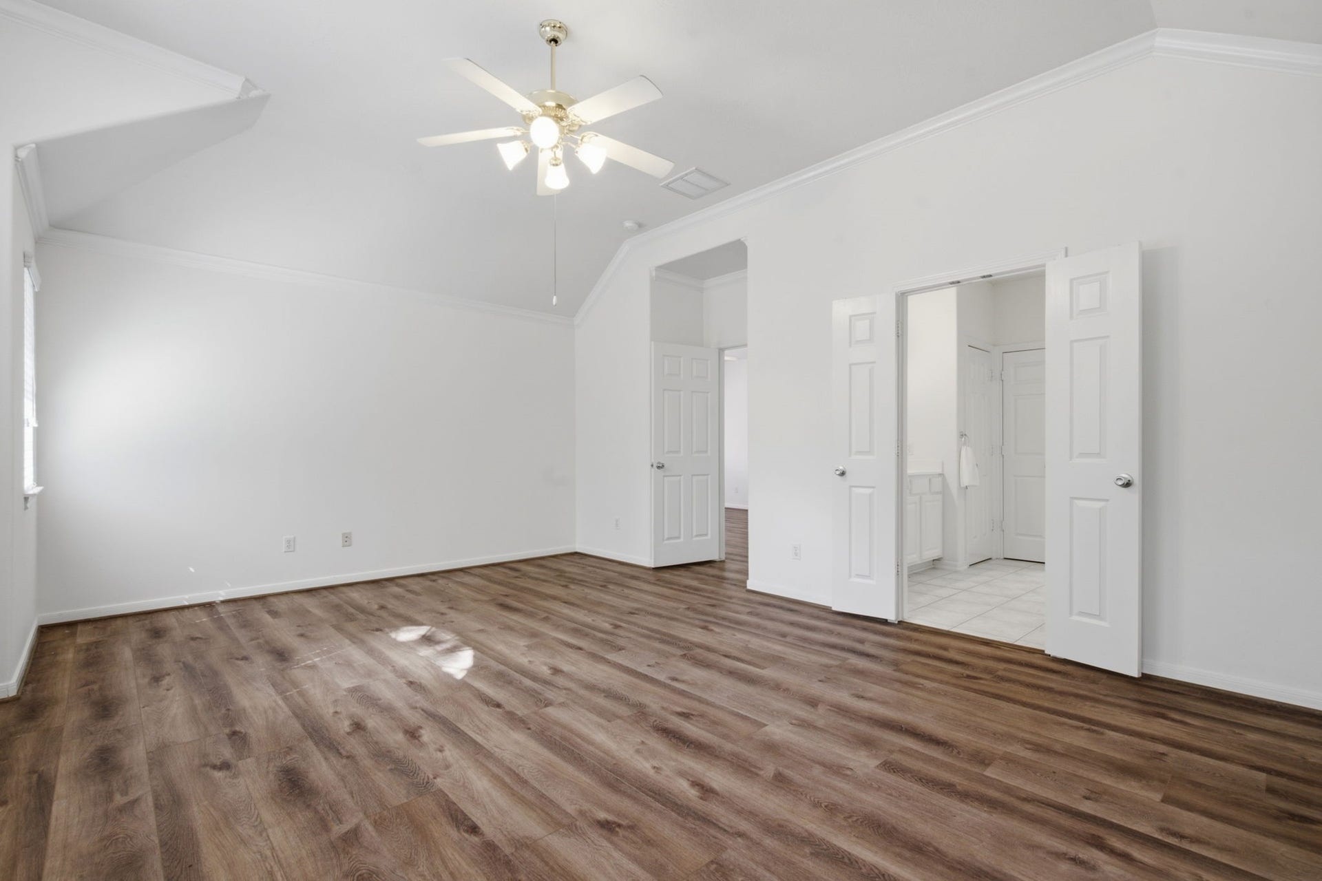 130 Ledgestone Place, The Woodlands, TX 77382