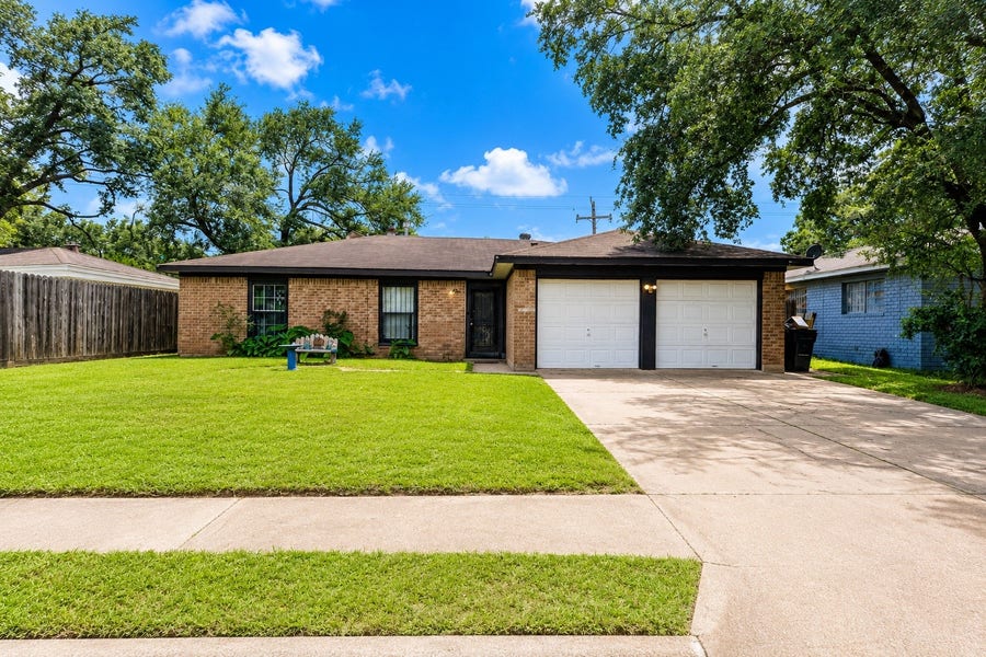 Property photo for 8923 Glen Shadow Drive, Houston, TX