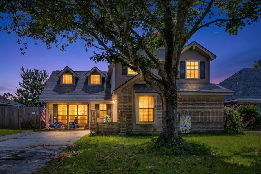 Property photo for 1006 Autumn Court, League City, TX