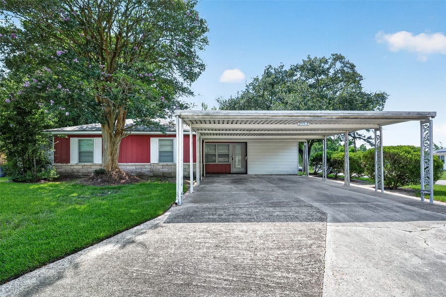 Property photo for 2013 Terrace Lane, Baytown, TX