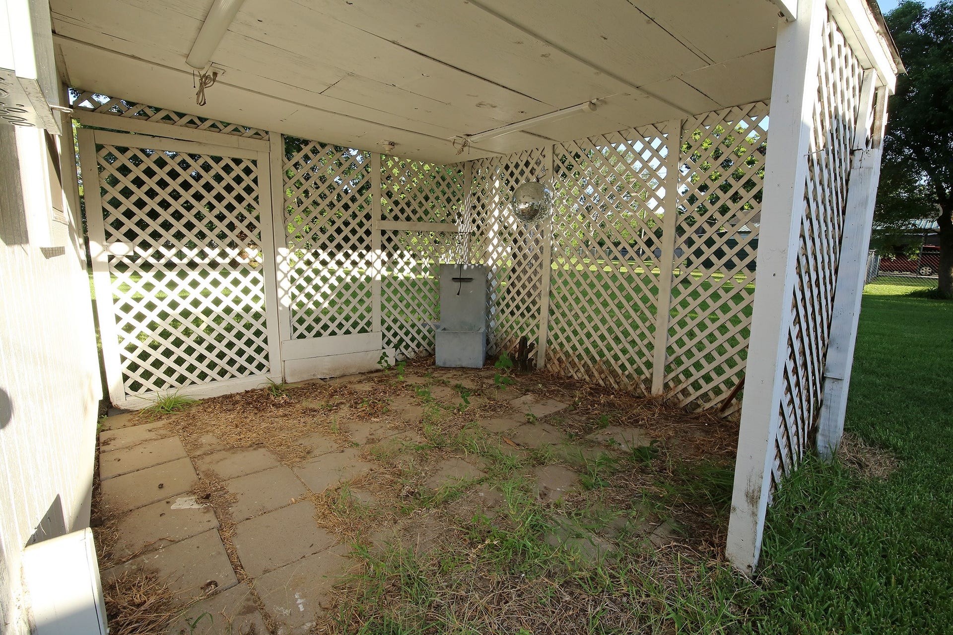 7101 2nd Street, Hitchcock, TX 77563 A BBQ Area!!