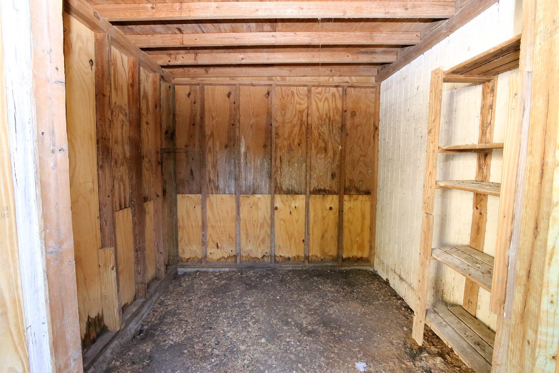 7101 2nd Street, Hitchcock, TX 77563 Storage Room by the Deck