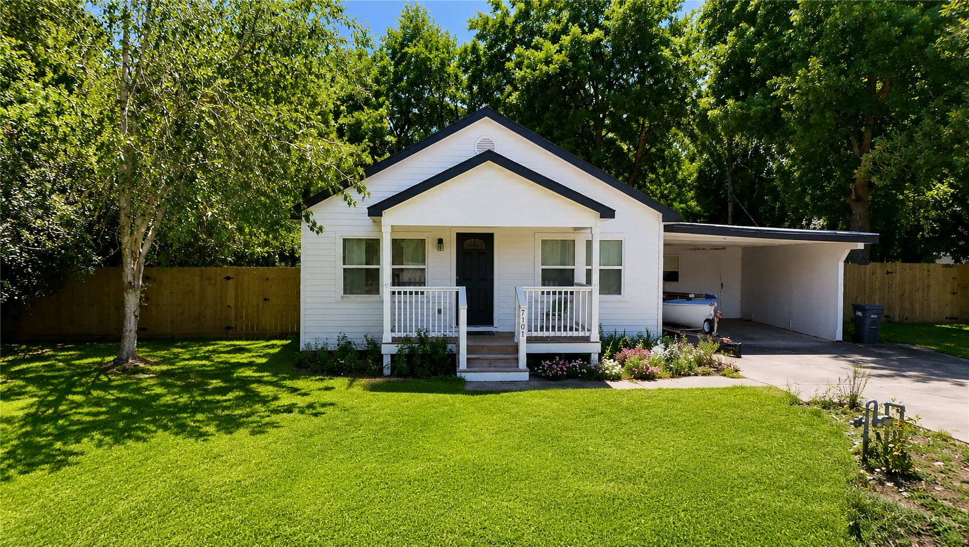 7101 2nd Street, Hitchcock, TX 77563 Welcome to 7101 2nd St.