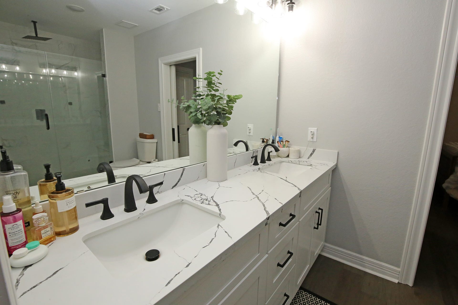 7101 2nd Street, Hitchcock, TX 77563 Double Sinks in the bathroom with Quartz countertops