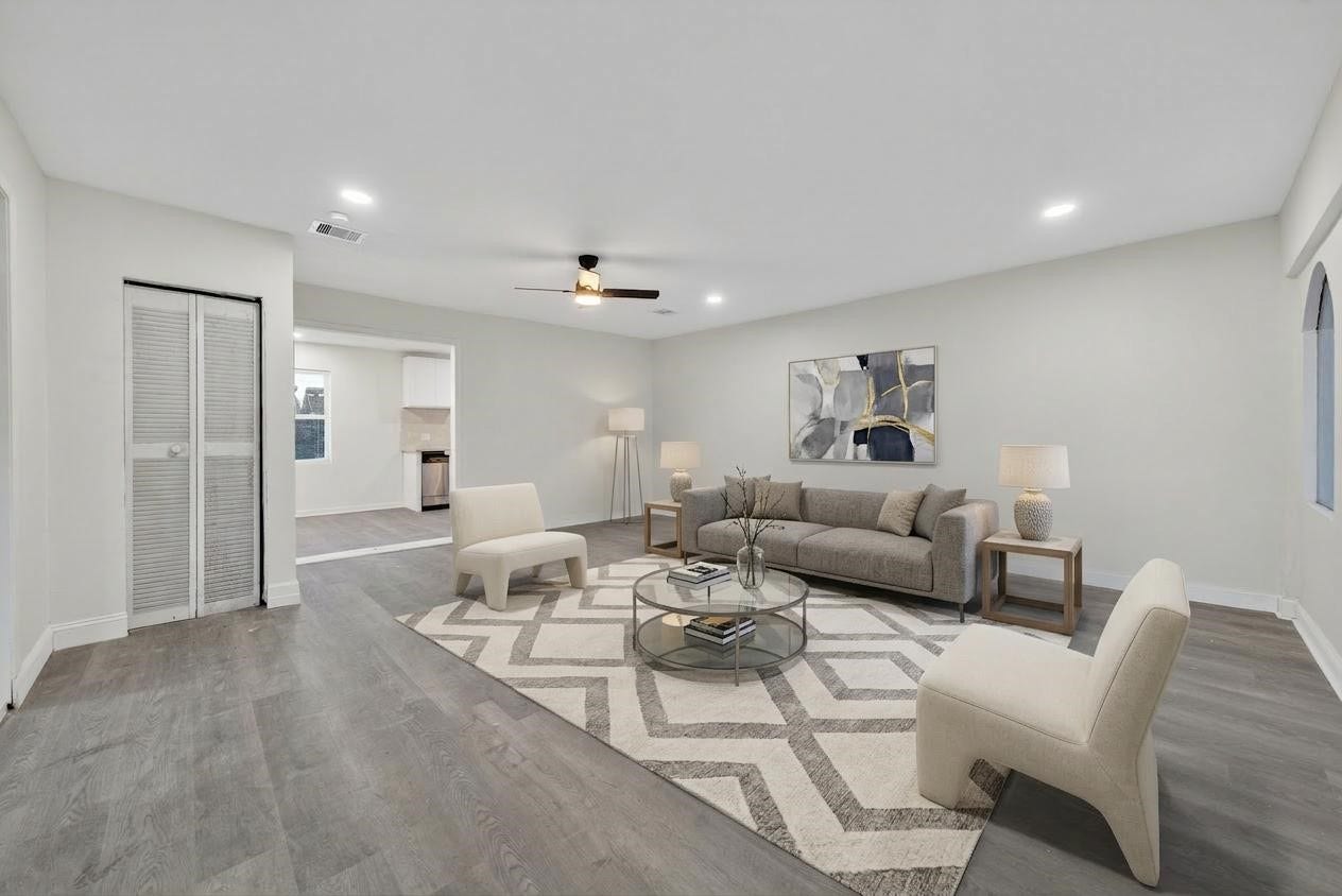 4119 Ebbtide Drive, Houston, TX 77045 Virtually staged