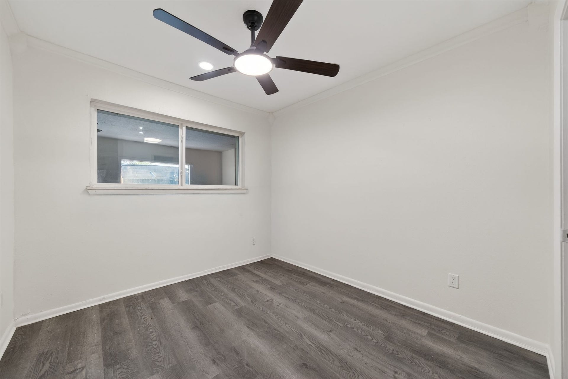4119 Ebbtide Drive, Houston, TX 77045 bedroom 2