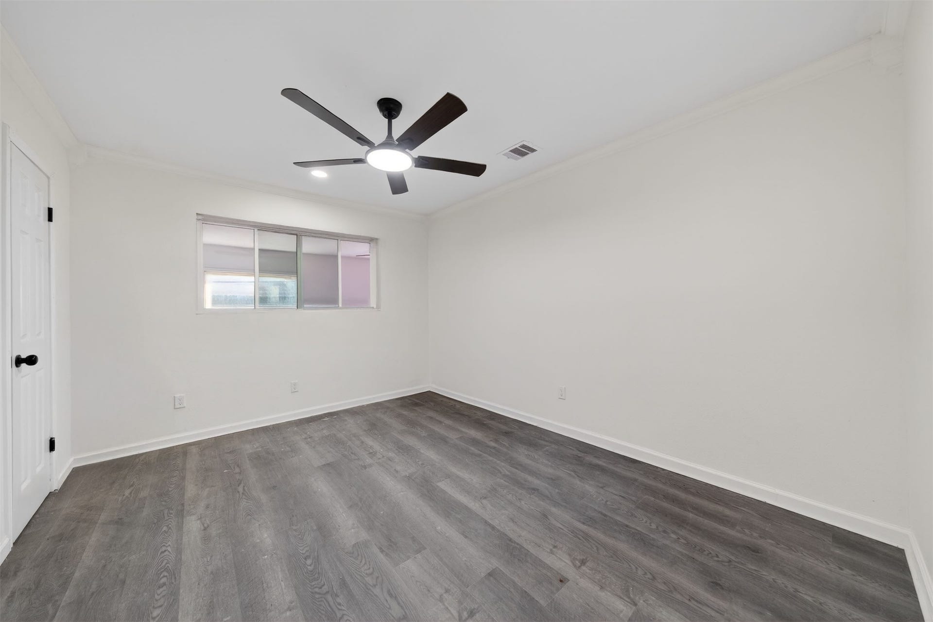 4119 Ebbtide Drive, Houston, TX 77045 Primary bedroom