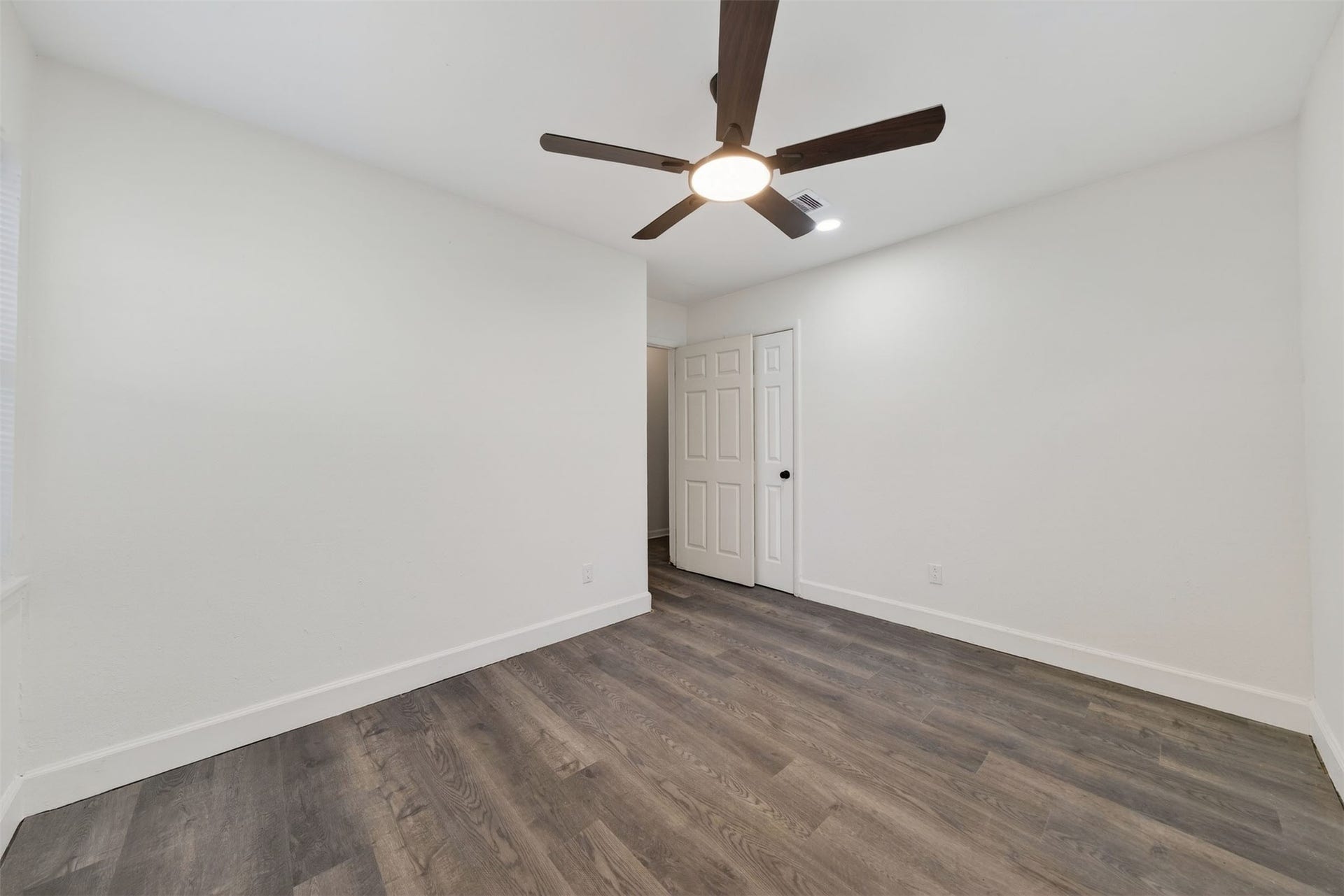 4119 Ebbtide Drive, Houston, TX 77045 bedroom 1