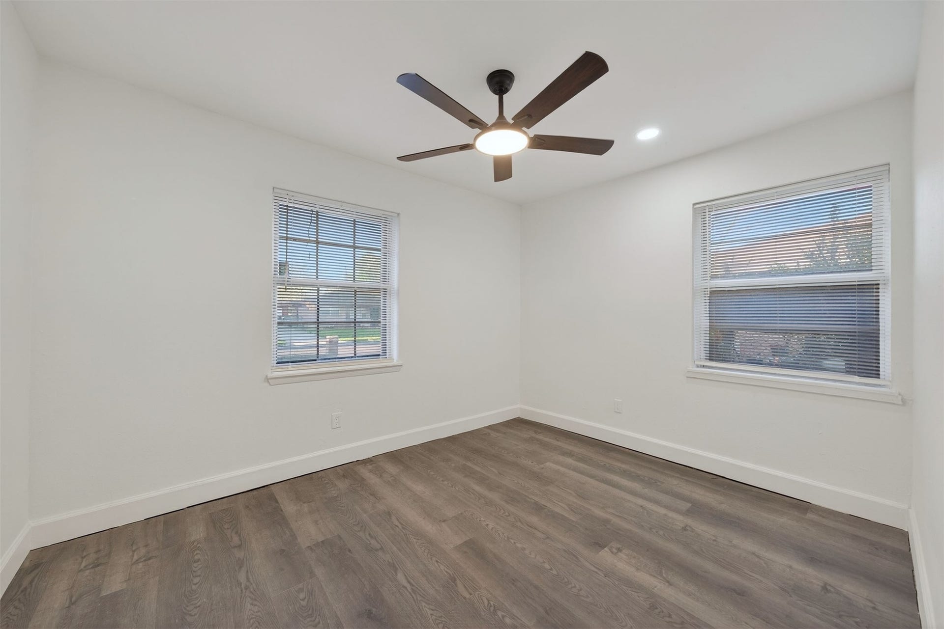 4119 Ebbtide Drive, Houston, TX 77045 bedroom 1