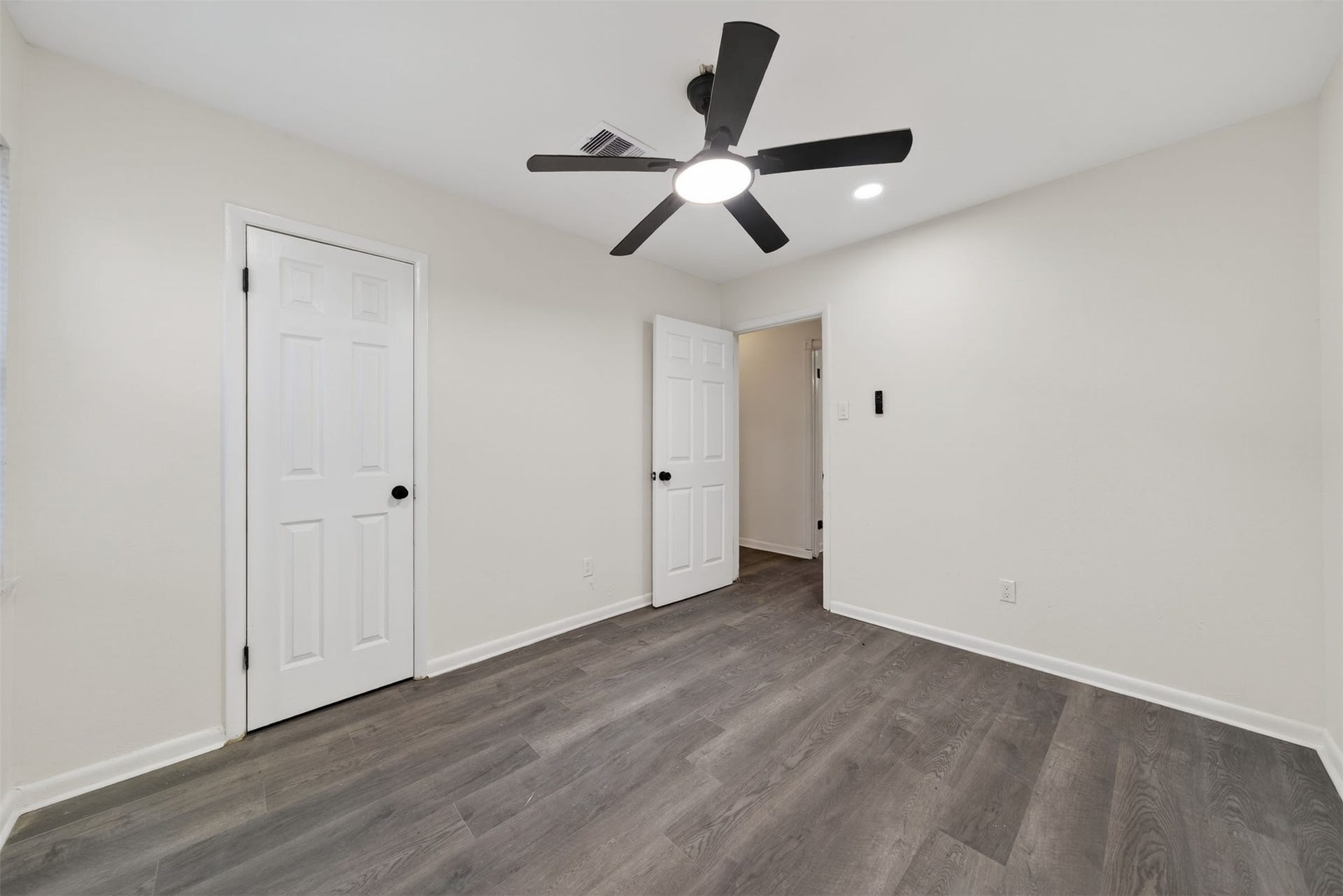 4119 Ebbtide Drive, Houston, TX 77045 bedroom 3