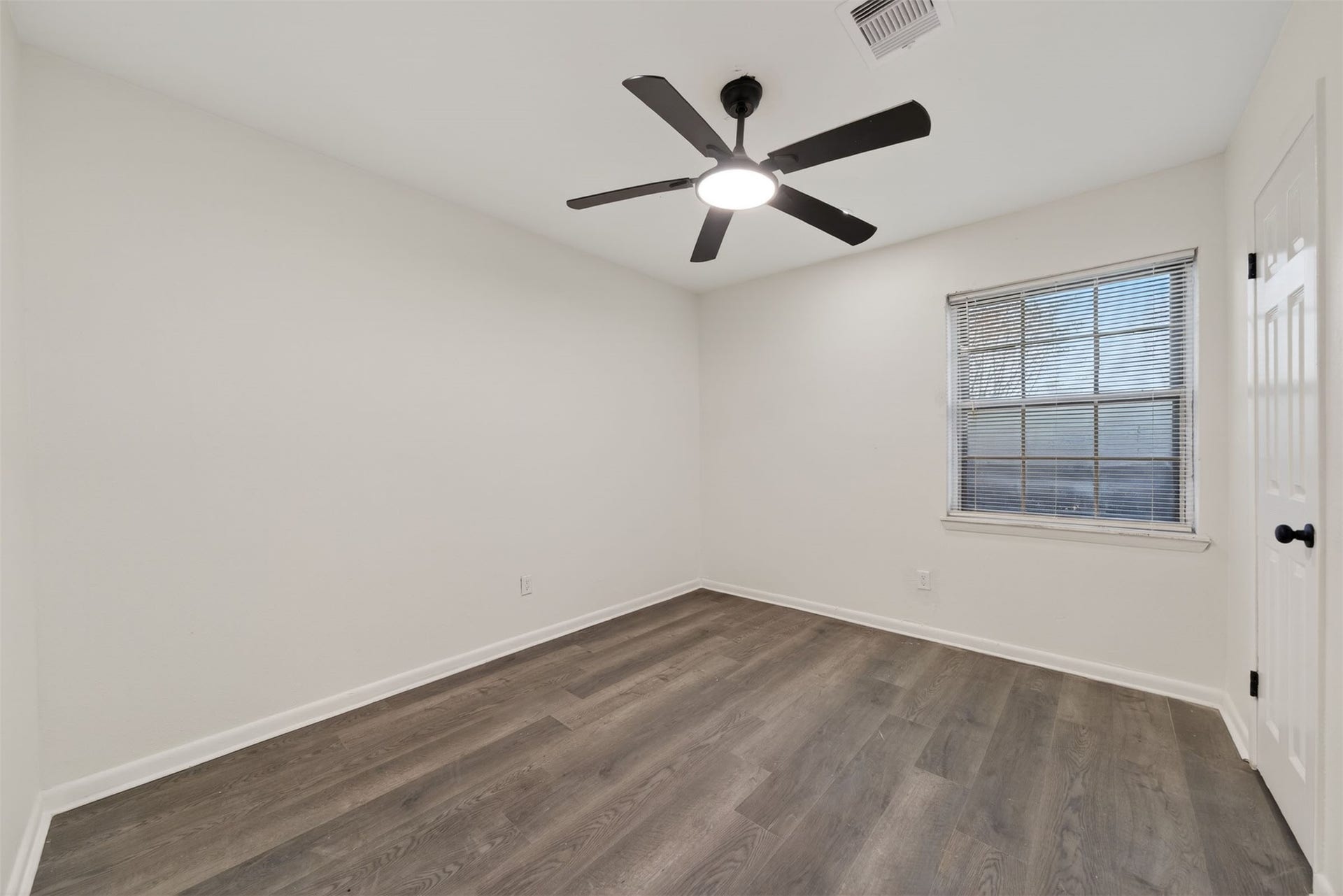 4119 Ebbtide Drive, Houston, TX 77045 bedroom 3