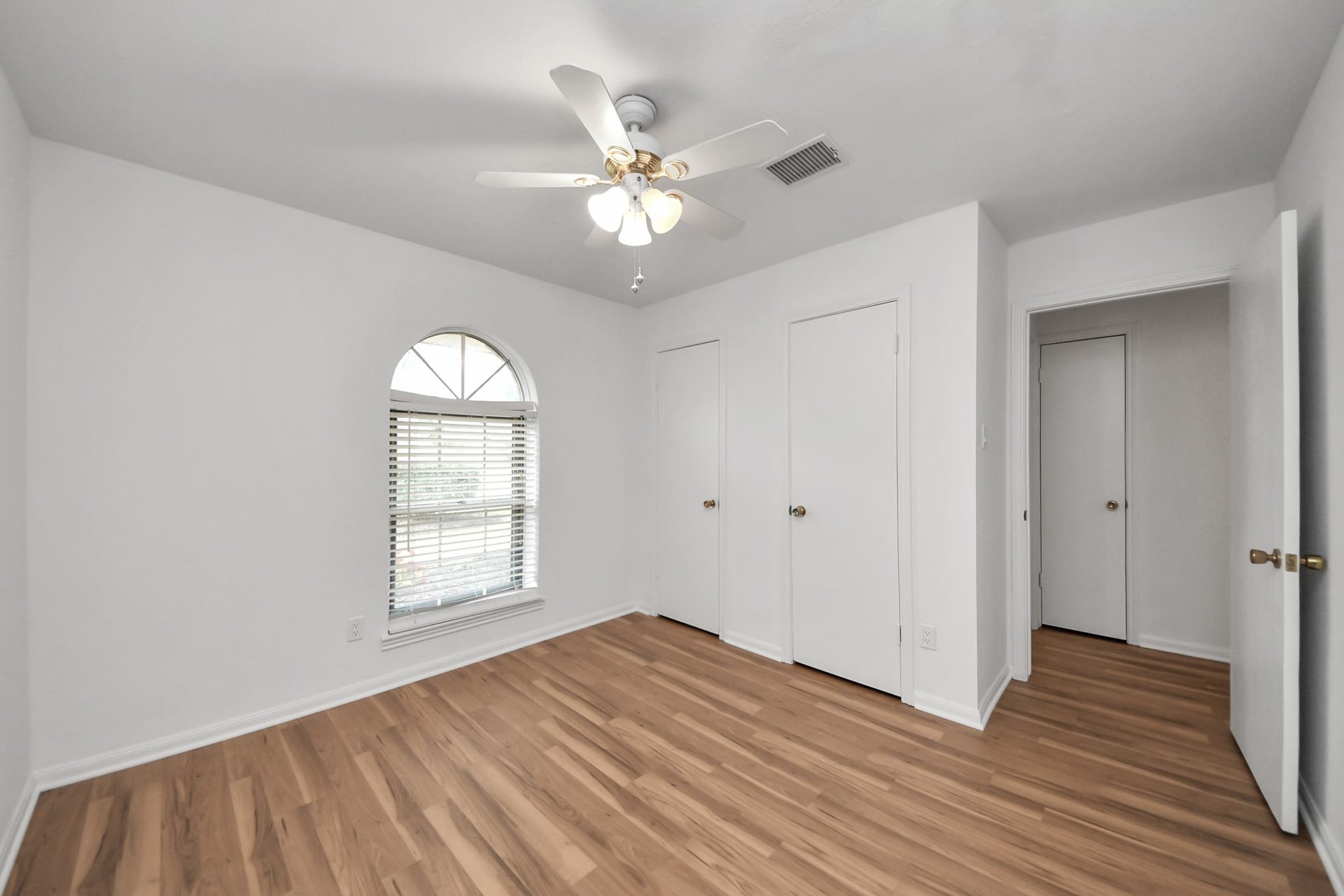 10411 Glenkirk Drive, Houston, TX 77089 10411 Glenkirk Drive, Houston, TX 77089