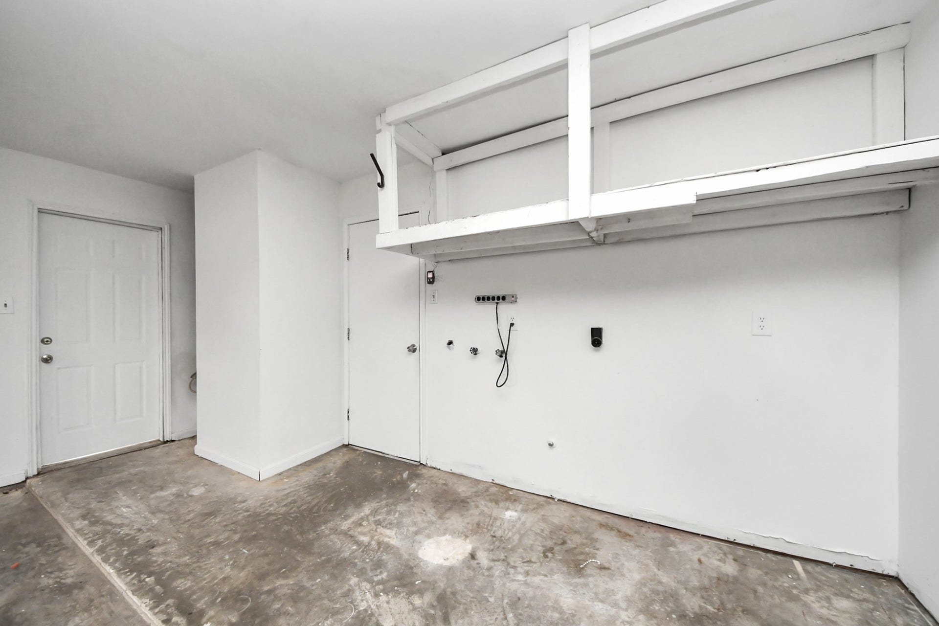 10411 Glenkirk Drive, Houston, TX 77089 Utility located in garage