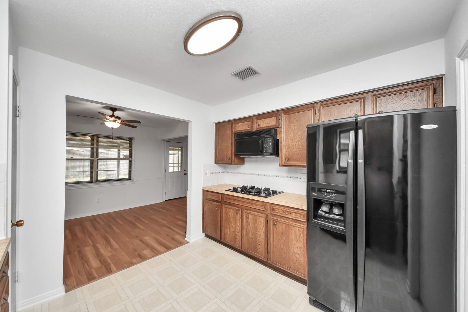 10411 Glenkirk Drive, Houston, TX 77089 10411 Glenkirk Drive, Houston, TX 77089