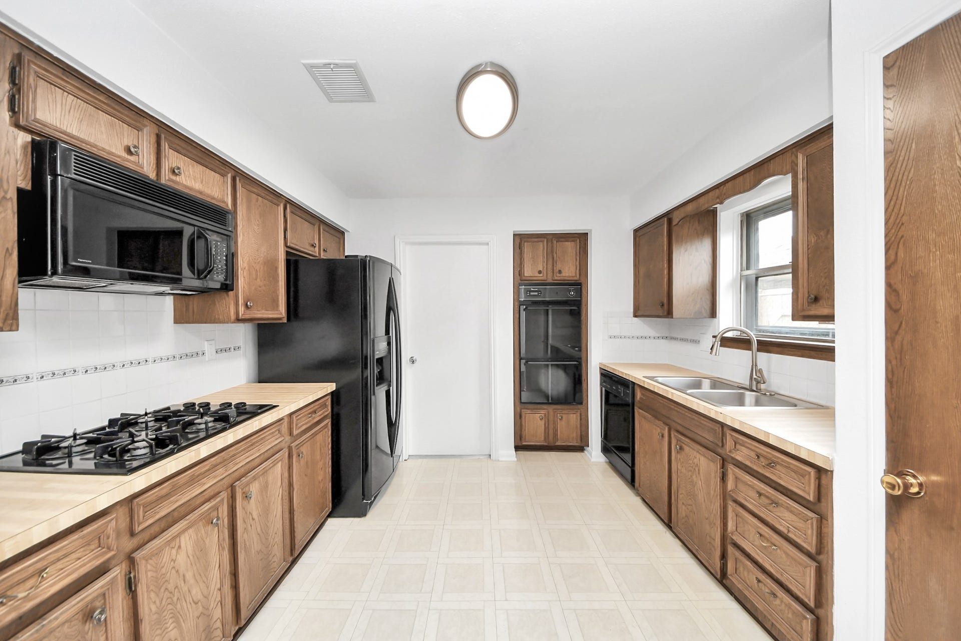 10411 Glenkirk Drive, Houston, TX 77089 10411 Glenkirk Drive, Houston, TX 77089