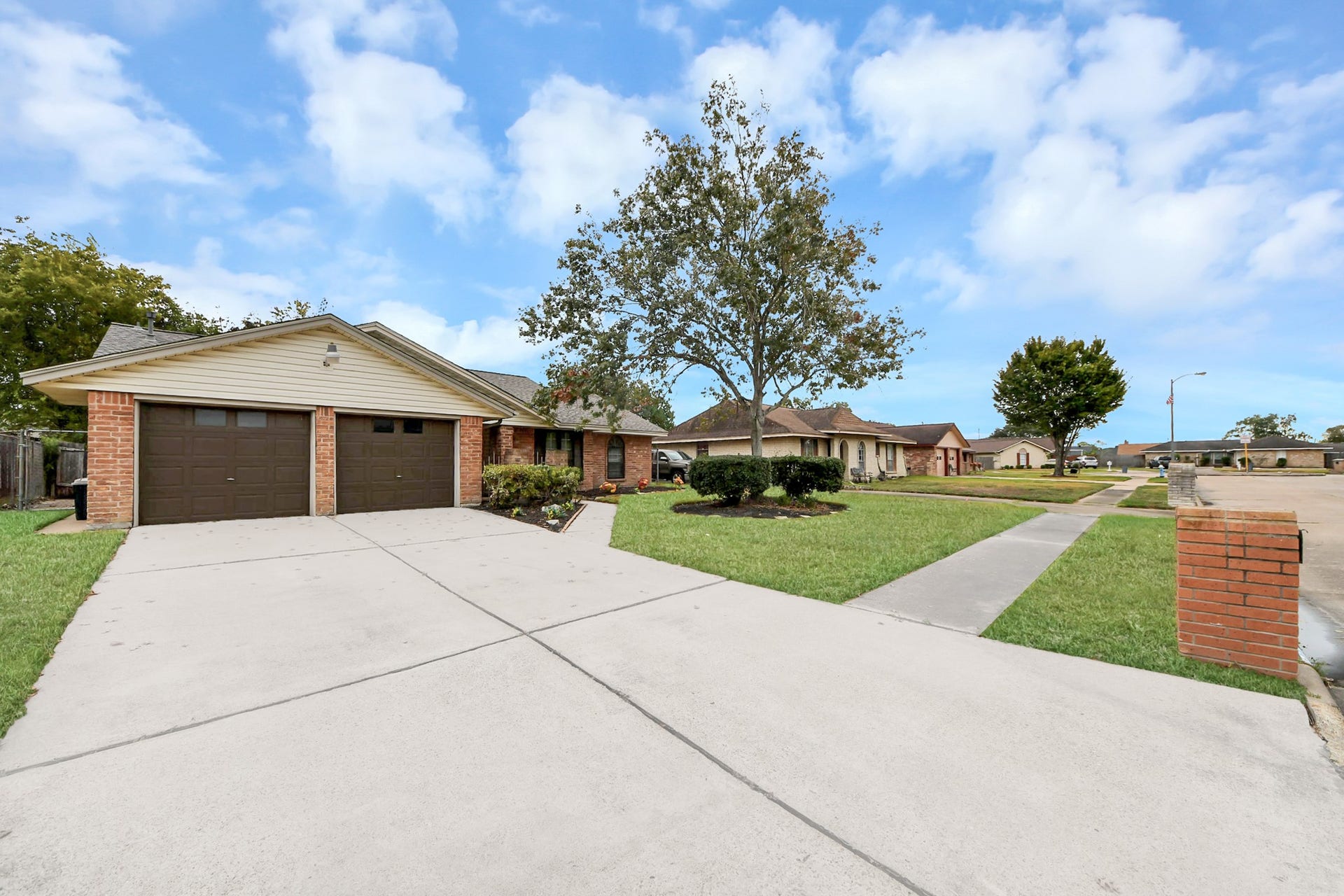 10411 Glenkirk Drive, Houston, TX 77089 10411 Glenkirk Drive, Houston, TX 77089