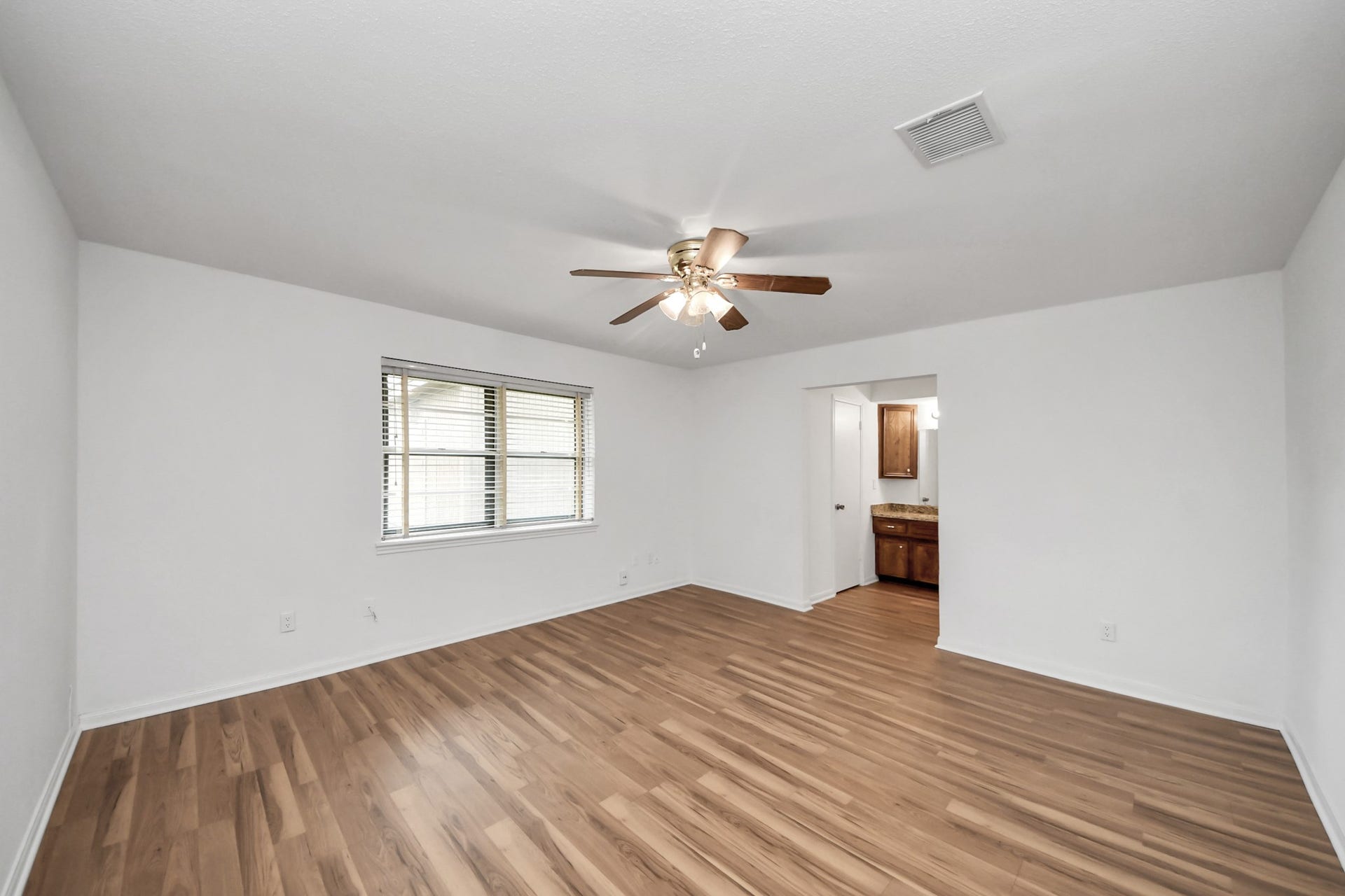 10411 Glenkirk Drive, Houston, TX 77089 10411 Glenkirk Drive, Houston, TX 77089